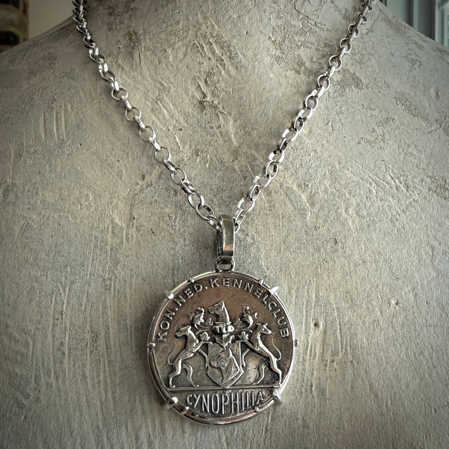 Royal Dutch Kennel Club Medal Necklace